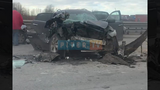 Видео: на Таллинском шоссе столкнулись две иномарки 