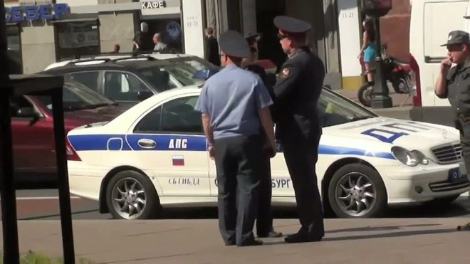 Полиция и ОМОН ждут оппозицию у Гостиного Двора 