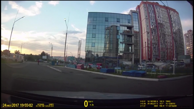 Жуткое видео из Томска: ПАЗ с пассажирами сбил пешехода