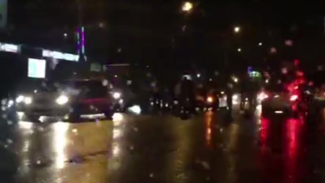 Видео из Барнаула: Пешеход попал поочередно под две машины на Павловском тракте