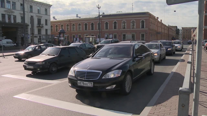 Со счетов состоятельного петербуржца принудительно списали миллионный долг по налогам