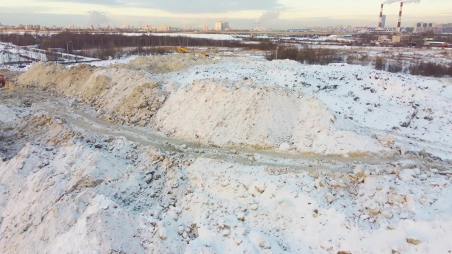 Снег в Петербурге продолжат топить на пунктах «Водоканала» до августа