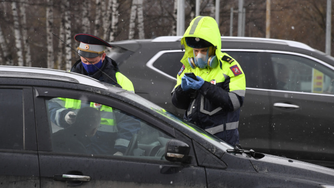 В ГИБДД объяснили, как ездить между регионами в карантин