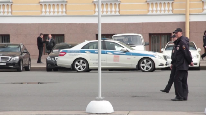 В Петербурге бездушный преступник угнал машину с ребенком и устроил аварию