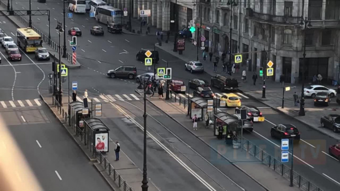 На пересечении Лиговского и Кузнечного ДТП перекрыло единственную полосу для поворота налево