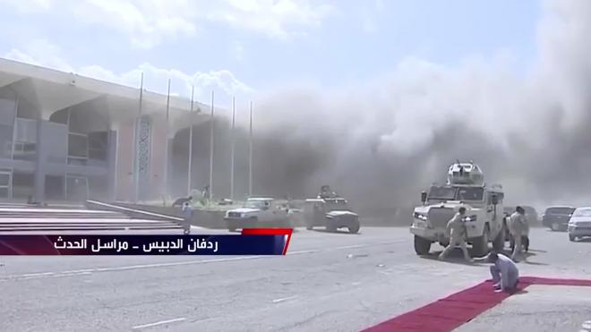 Мощный взрыв прогремел в аэропорту Йемена в момент прибытия правительства