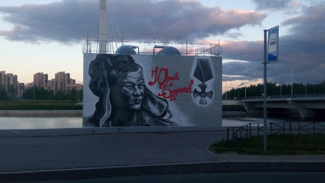Петербуржцы по-разному отреагировали на граффити с Будановым у "моста Кадырова"
