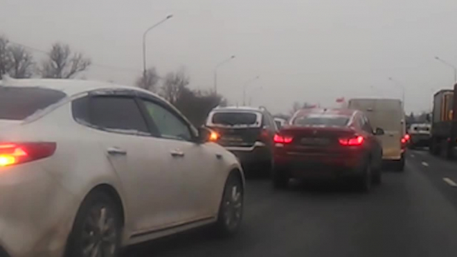 Видео: на Пулковском шоссе сразу два ДТП