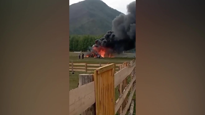 Шесть человек погибли и семь пострадали при падении вертолета Ми-8 в Республике Алтай