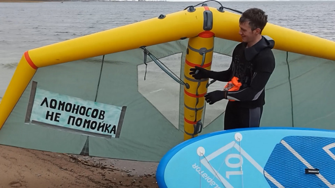 Петербуржец-рекордсмен проплыл по Финскому заливу на сапсерфе в знак протеста