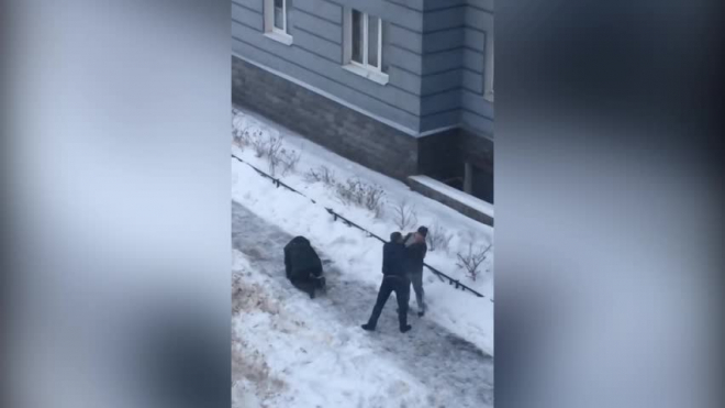 Жестокое избиение человека на Маршала Захарова попало на видео