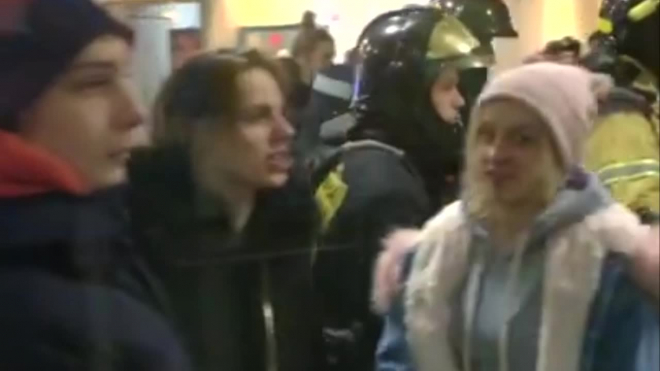 Опубликовано видео эвакуации из аквапарка "Морион" в Москве