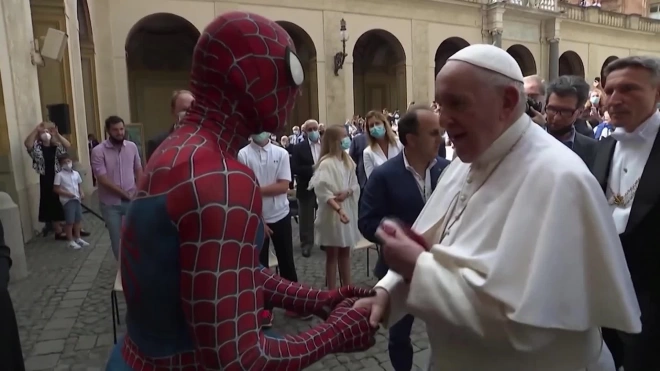 Человек-паук пришел на службу к Папе Римскому