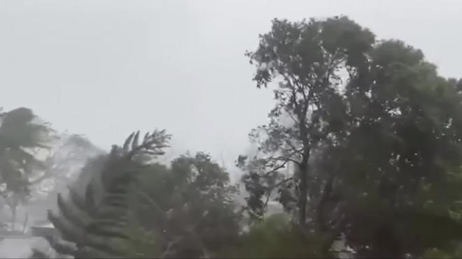 Тайфун "Вамко" обрушился на Манилу