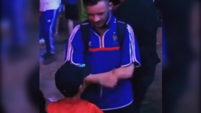  Малыш из Португалии поддержал плачущего французского фаната