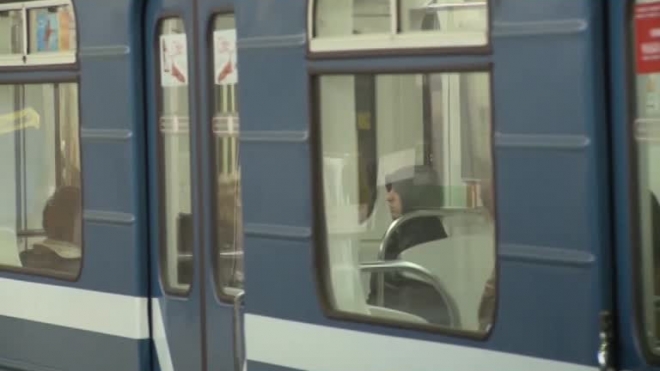 Станцию "Невский проспект" закрыли из-за подозрительной сумки