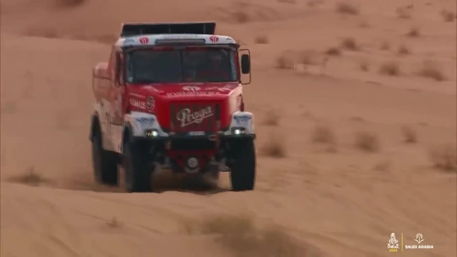 Экипаж россиянина занял первое место по итогам первого этапа ралли-марафона "Дакар" в зачете грузовиков 