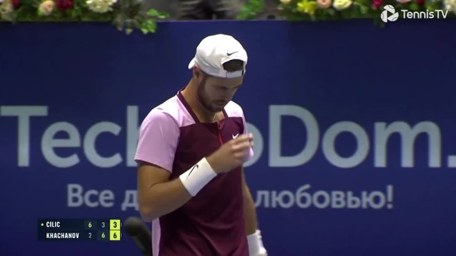 Российский теннисист Хачанов вышел в четвертьфинал турнира в Астане