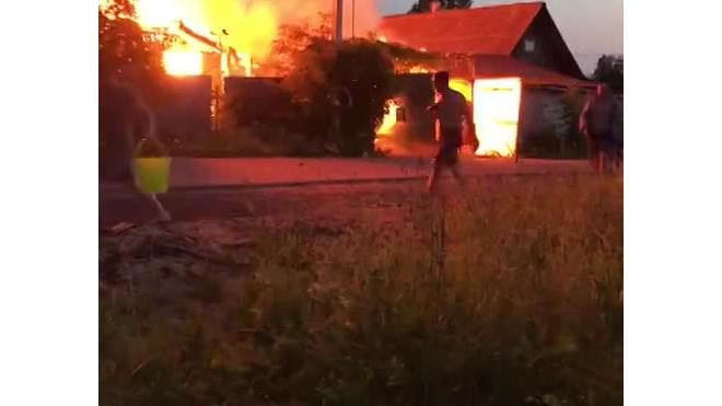 В поселке Володарского дотла сгорел частный дом