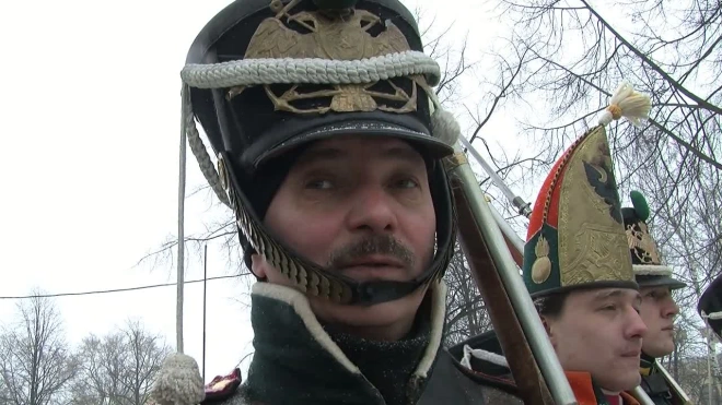 Пионерскую площадь превратили в Семеновский плац… на полтора часа.
