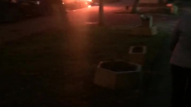 Очевидец снял на телефон как горит автомобиль в Москве