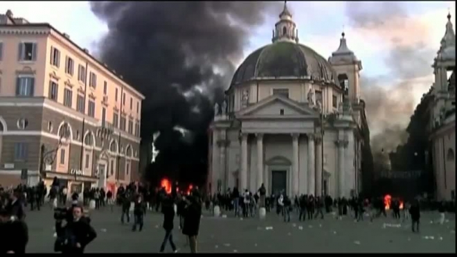   Рим в огне, но Берлускони свою должность сберег