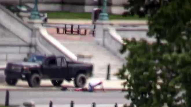 В Вашингтоне мужчина рассказал о бомбе возле Капитолия и сдался полиции 