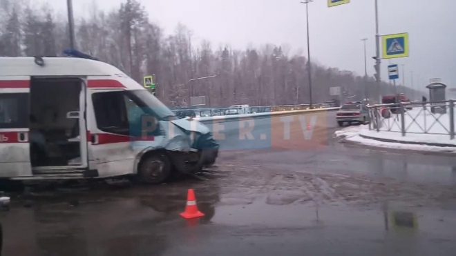 На перекрестке Парашютной и дороги на Каменку в ДТП попала скорая помощь