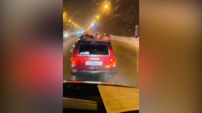 Видео: водитель не хотел уступать дорогу "скорой помощи" в Ленобласти