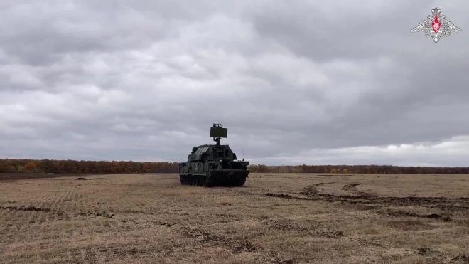 Минобороны показало кадры боевой работы расчета ЗРК "Тор-М2"
