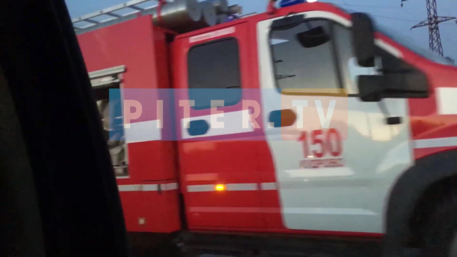 Петербуржцы заметили горящий автобус у "МЕГИ Дыбенко"