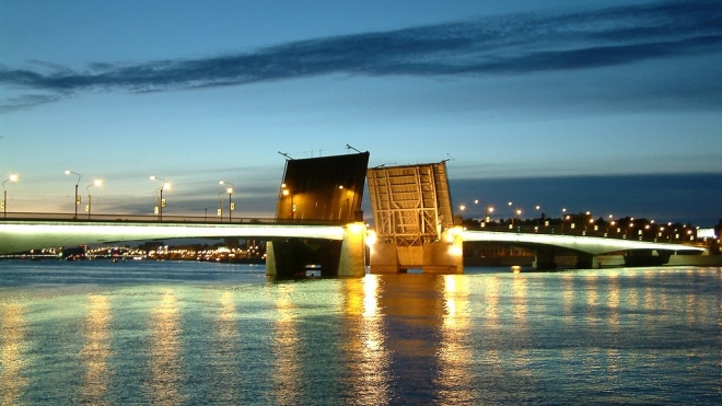 Мост Александра Невского будет разведен сегодня ночью
