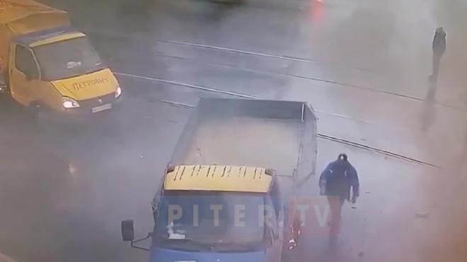 Возгорание машины после ДТП на Лифляндской попало на видео