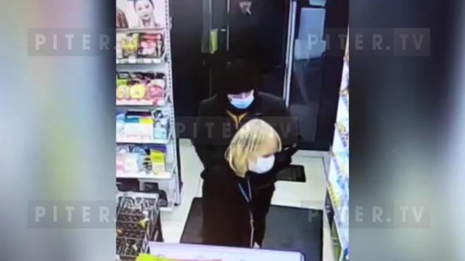 Полиция задержала подозреваемых в краже бритв из магазина на Пражской 