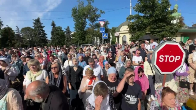 Прихожан УПЦ не пустили в Киево-Печерскую лавру на богослужение