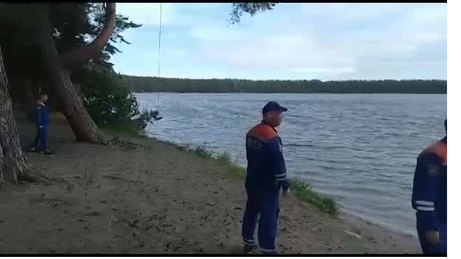 Спасатели Ленобласти патрулируют берега водоемов даже в непогоду