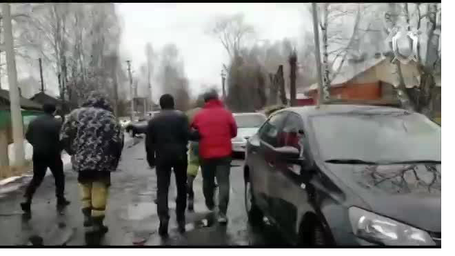 Видео задержания: Под Костромой мужчина похитил 8-летнюю девочку и спрятал ее в диване