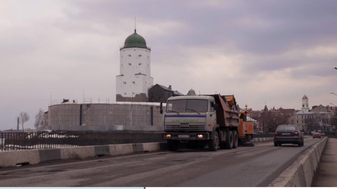 Видео: в Выборге продолжаются работы по весенней уборке города