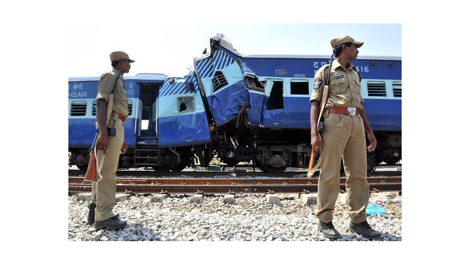 В железнодорожной катастрофе в Индии погибли 25 человек