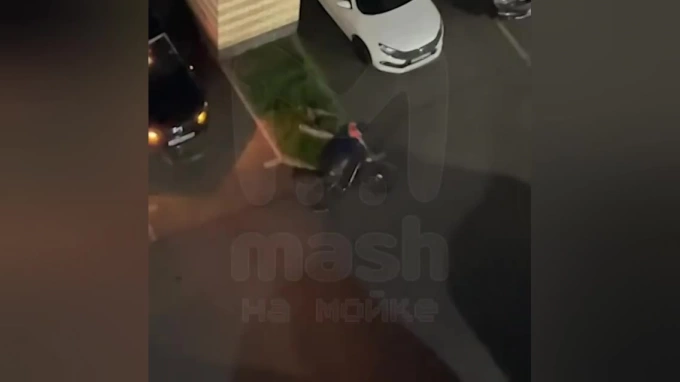 Неизвестный на велосипеде поджёг машину на Заневском проспекте 