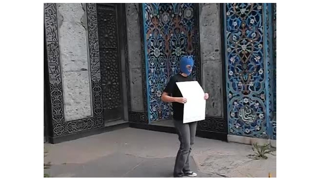 Видео акции в защиту Pussy Riot у Соборной мечети в Петербурге