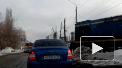 Лихач в Воронеже проскочил на переезде прямо перед поездом