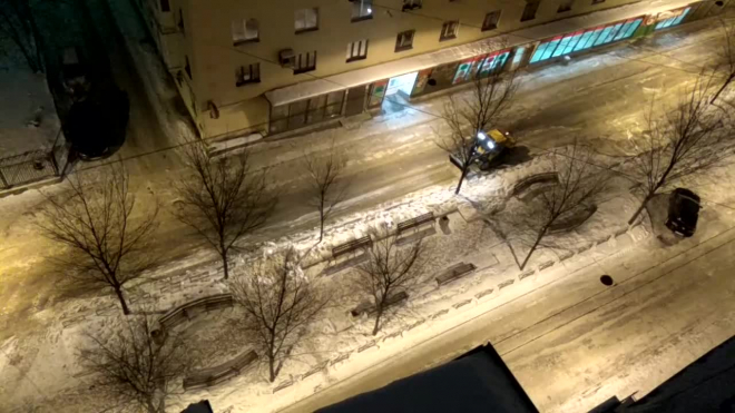 На Черняховского жители жалуются на скрежет от ночной уборки снега
