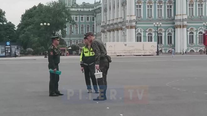 Видео: на Дворцовой площади к Параду Победы появилась разметка