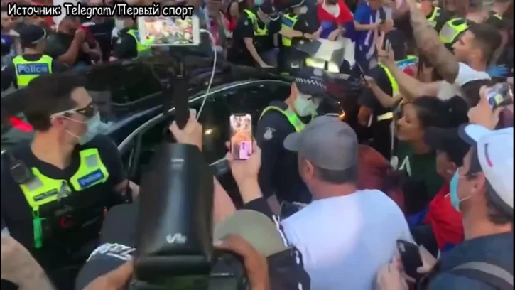 Полиция использовала перцовые баллончики против фанатов Джоковича