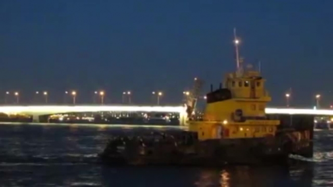 Сюрприз для водителей: в ночь на среду разведут мост Александра Невского
