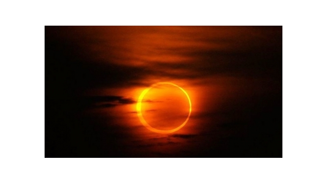 Солнечное затмение 29 апреля: фото появились в интернете, земляне увидели огненное кольцо в небе