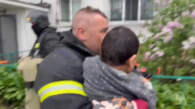 В Приморье огнеборцы спасли на пожаре 20 человек