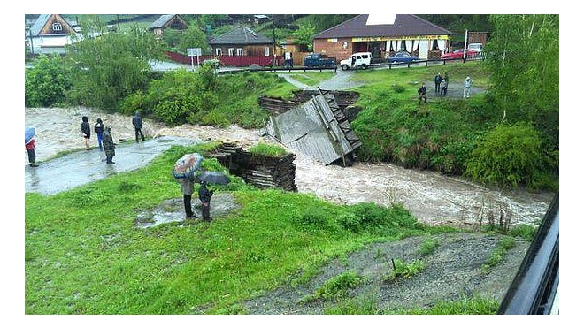 Наводнение на Алтае: глава МЧС провел экстренное совещание и потребовал «встряхнуть» Гидрометцентр