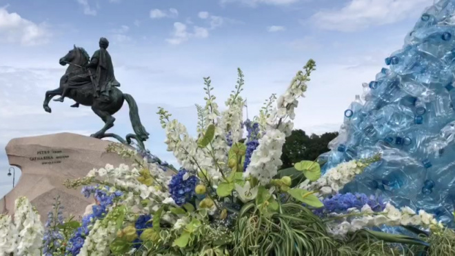 Более 40 тысяч цветов использовали для создания цветников в Александровском саду (фото)